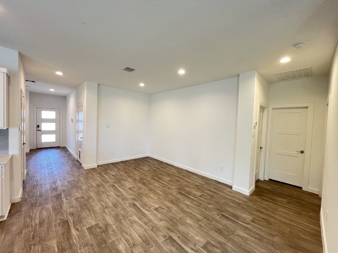 14206 Black Canyon Ln - Photo 6 of 20