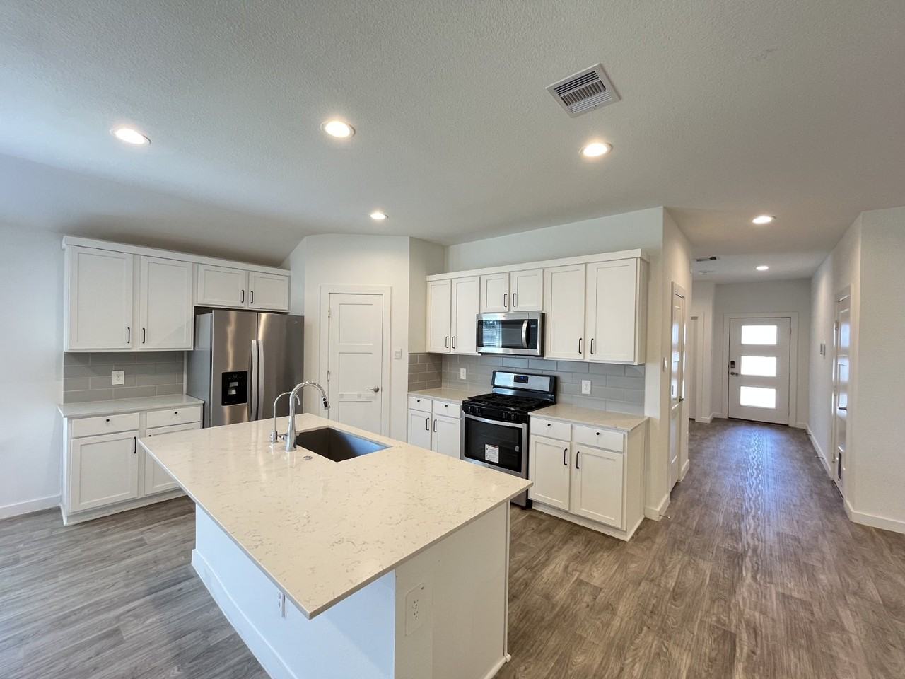 14206 Black Canyon Ln - Photo 7 of 20