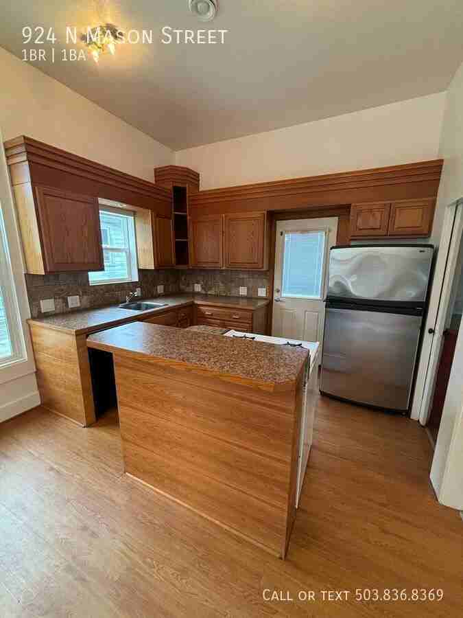 924 N Mason St - Photo 3 of 11