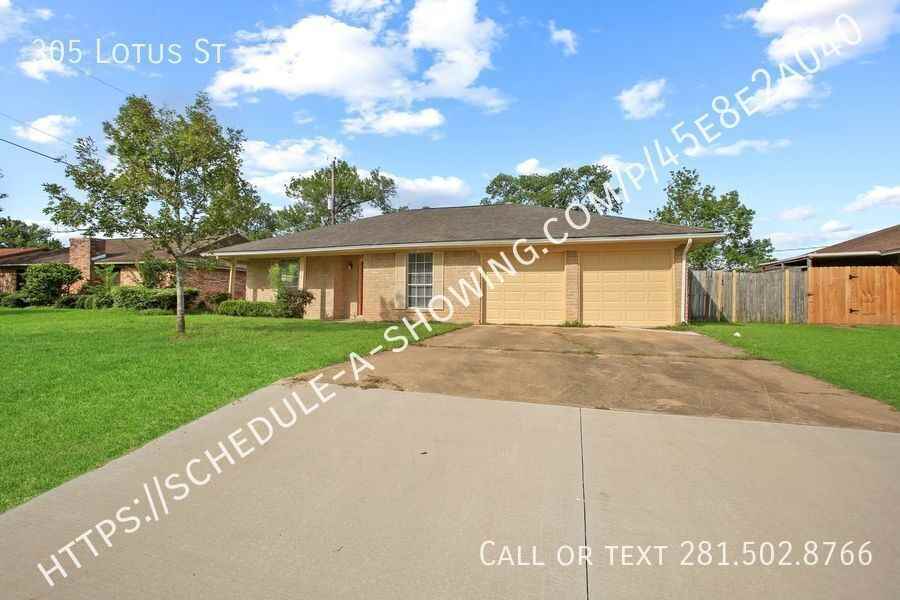 305 Lotus St - Photo 2 of 14