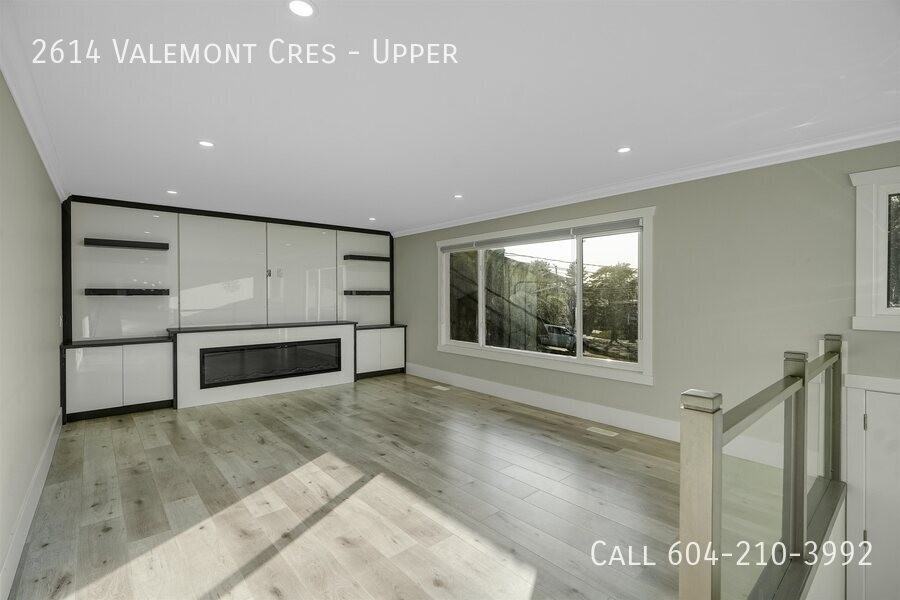 2614 Valemont Cres - Photo 2 of 13