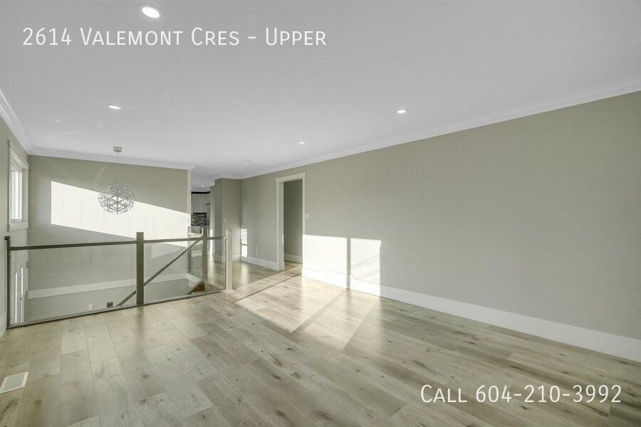 2614 Valemont Cres - Photo 3 of 13