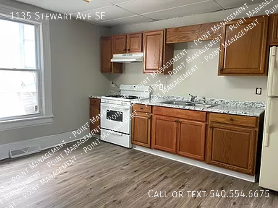 1135 Stewart Ave Se - Photo 2 of 14