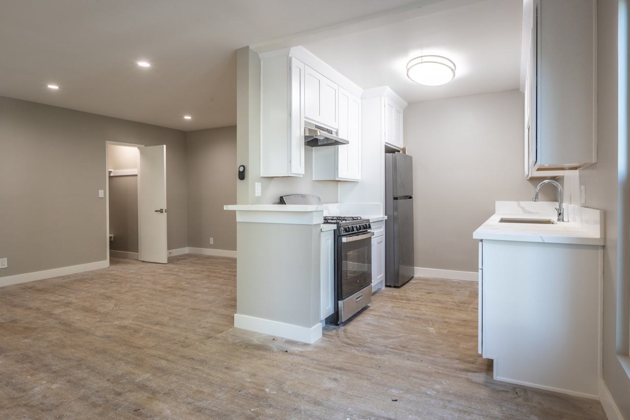 935 N Genesee Ave #01 - Photo 2 of 9