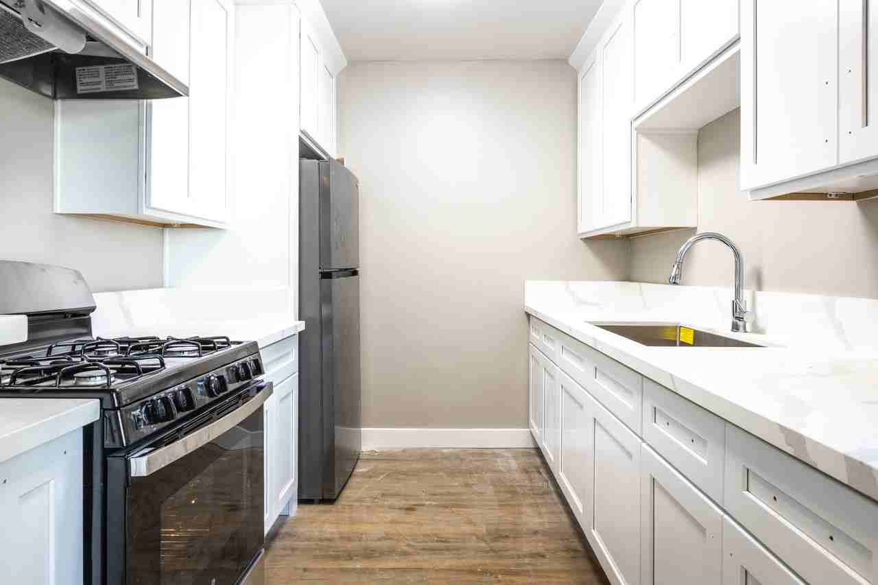 935 N Genesee Ave #01 - Photo 3 of 9