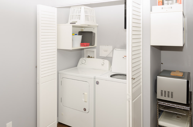 22054 De La Guerra St - Photo 7 of 11