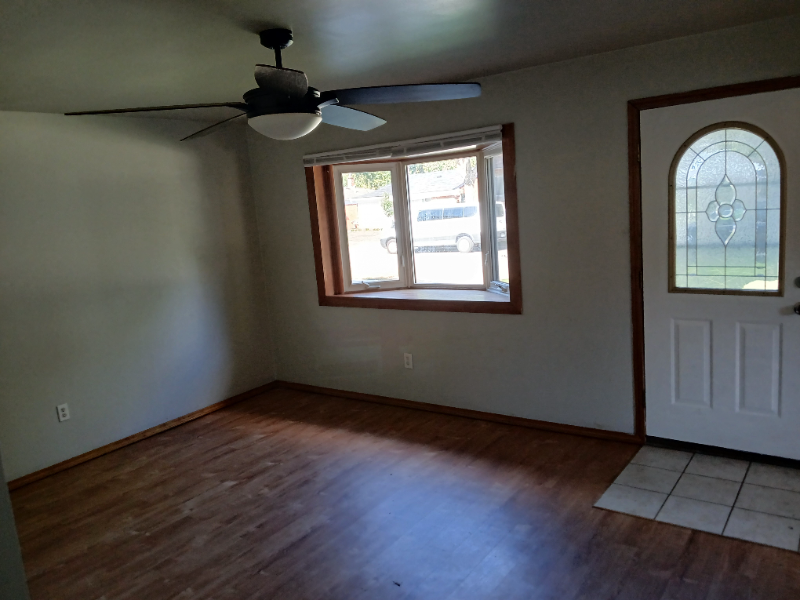 26327 Mcdonald St - Photo 3 of 18