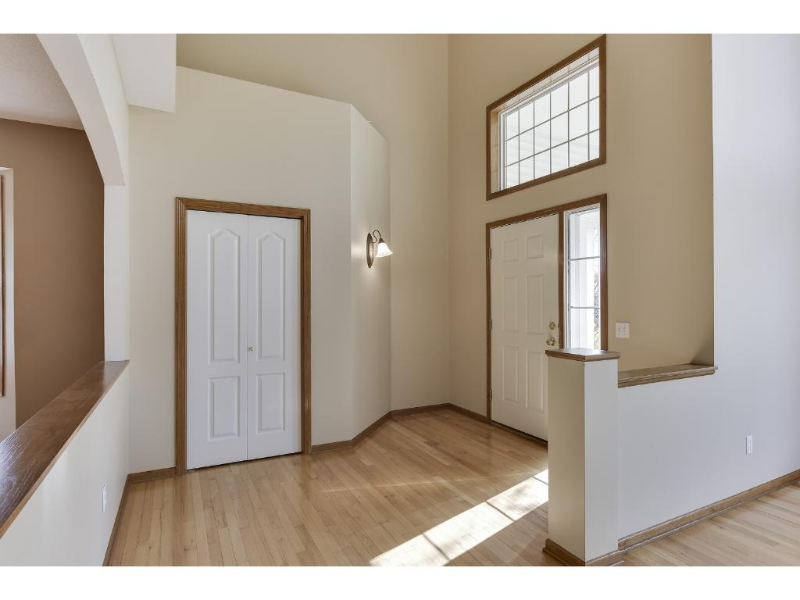 2058 Highgate Cir - Photo 3 of 17