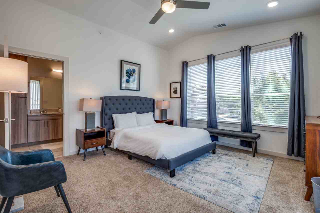 Eastlake Residences - Photo 6 of 13