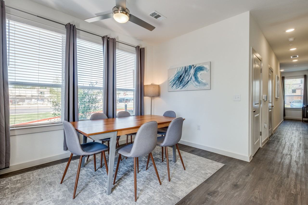 Eastlake Residences - Photo 7 of 13