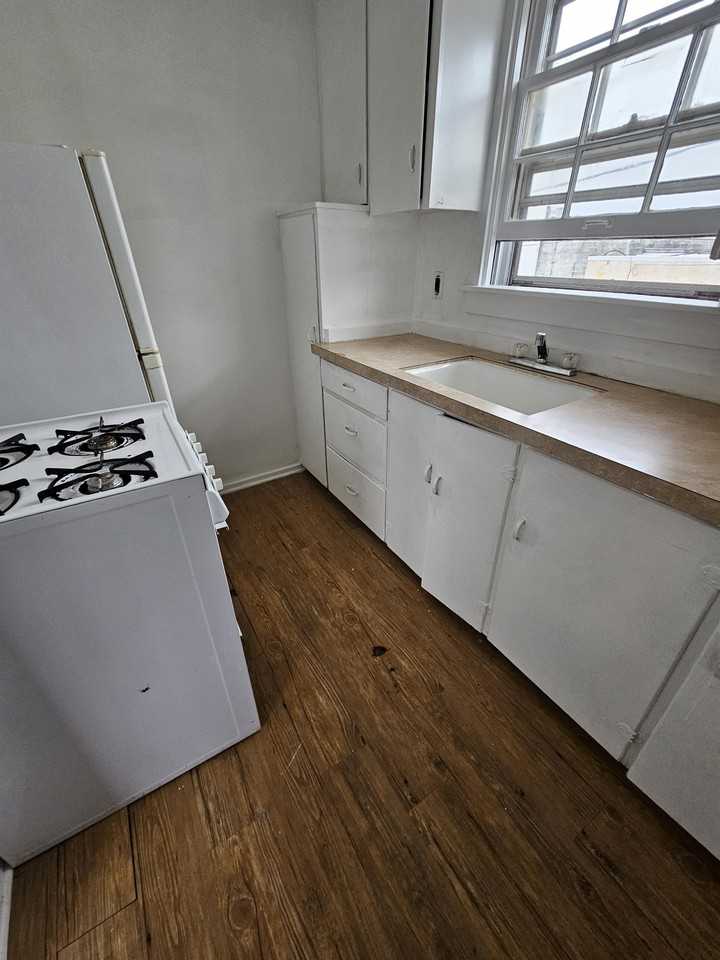 315 McDonald St - Photo 2 of 13