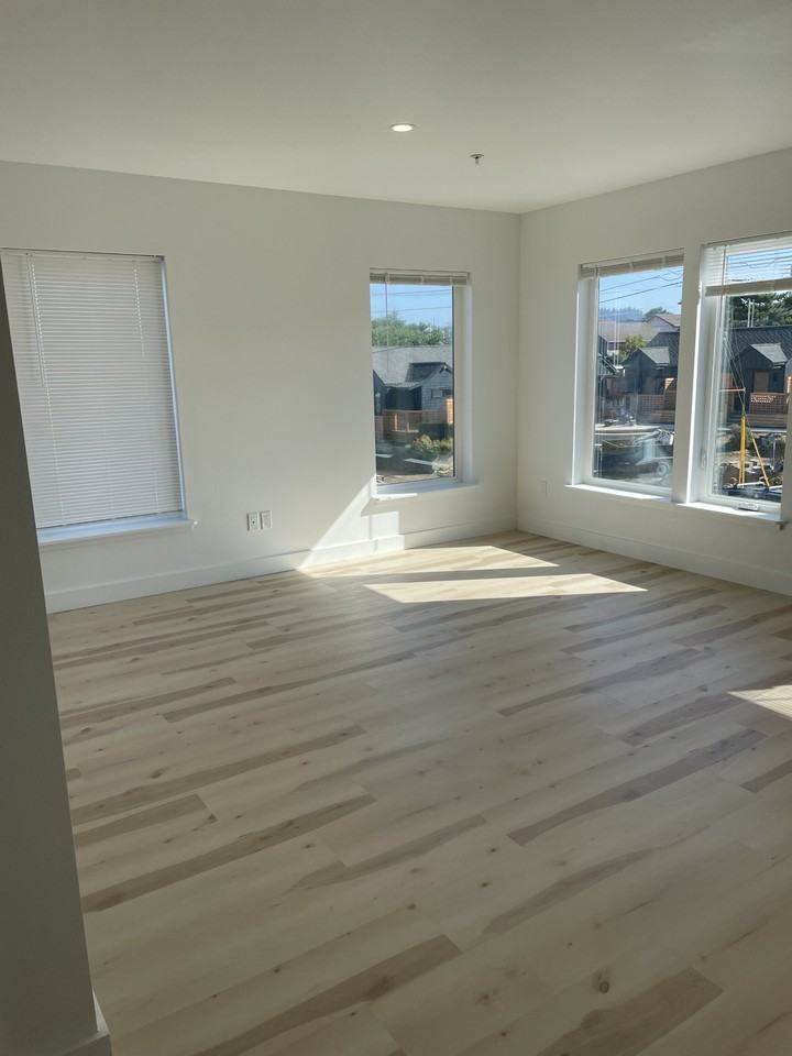 117 Northwest Coast Street - Photo 2 of 5