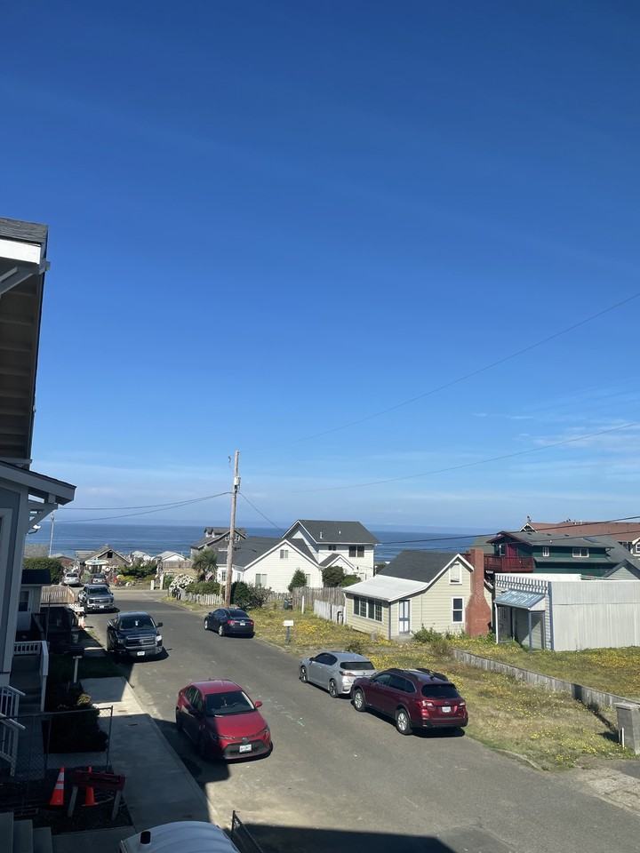 117 Northwest Coast Street - Photo 3 of 5