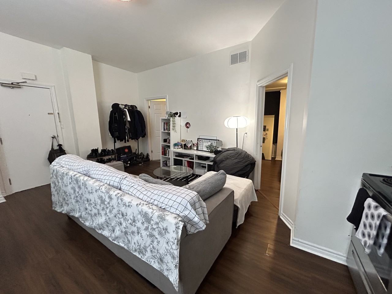 241 Bay St N #2 - Photo 4 of 10