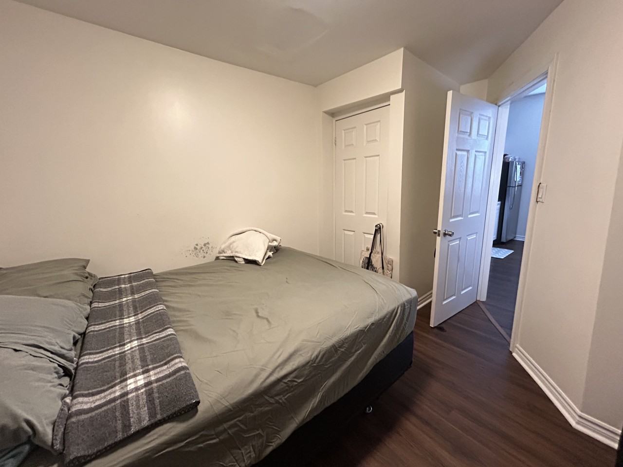 241 Bay St N #2 - Photo 6 of 10
