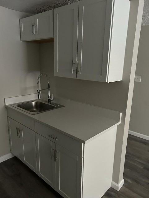 3022 West 14th Street - Photo 3 of 8