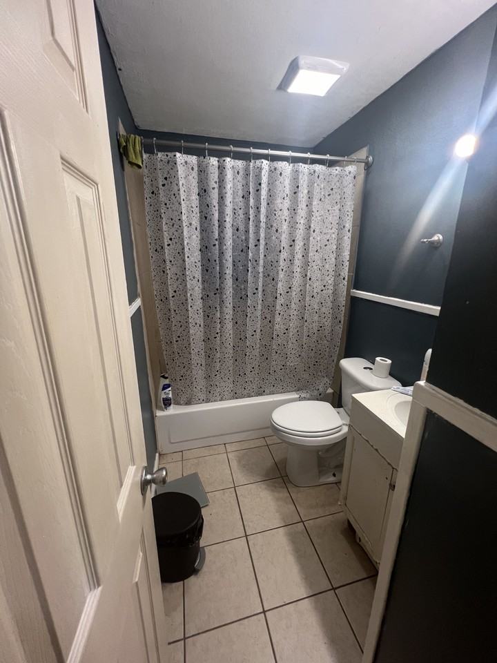 215 Sunset Drive - Photo 3 of 9