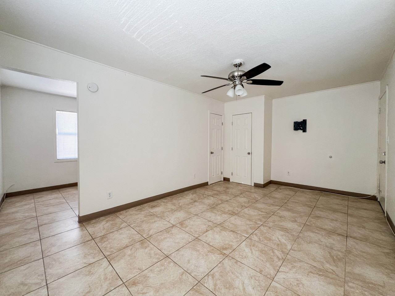 6433 Cholla Avenue - Photo 3 of 7