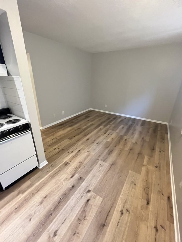 River's Landing (RL) Apartments 2400 Detroit Ave, Maumee, OH 43537