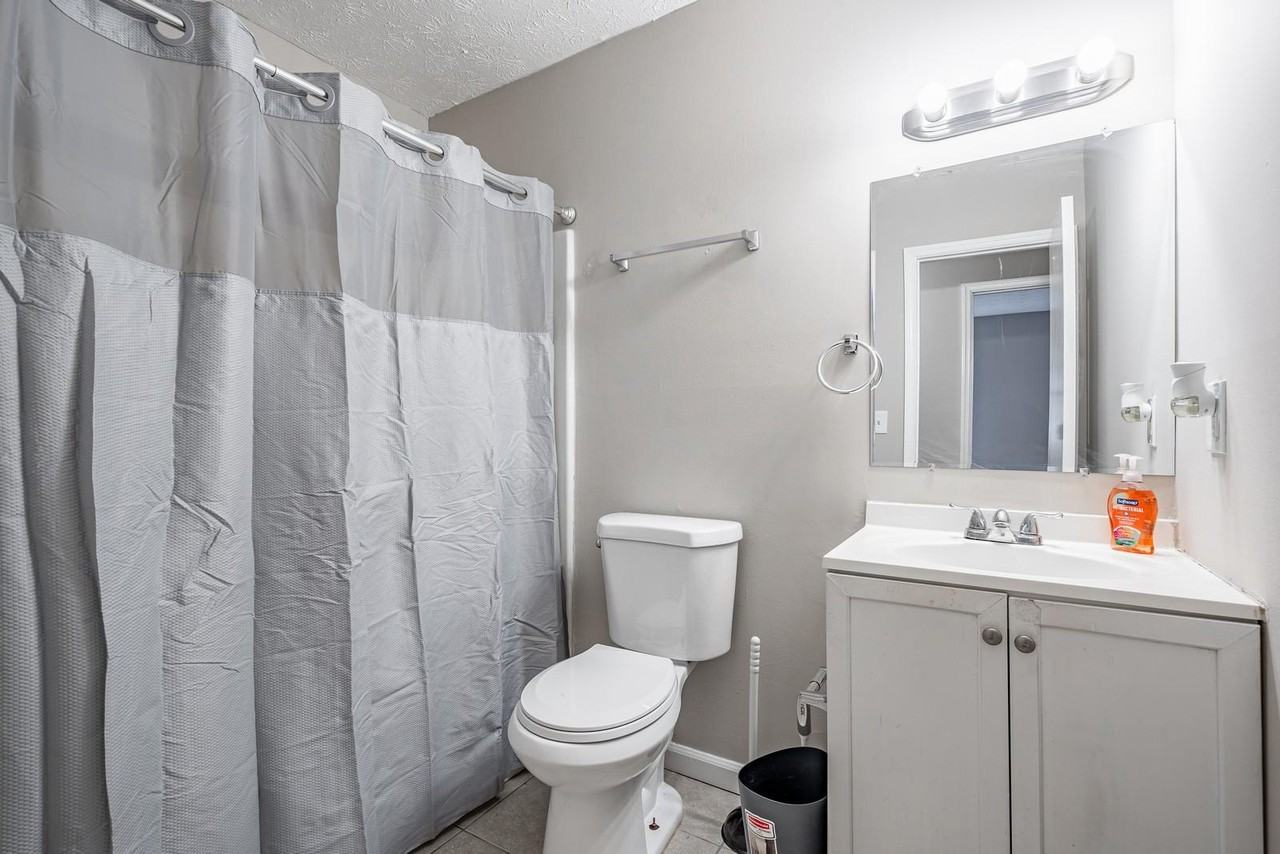 Satellite Boulevard - Photo 3 of 9