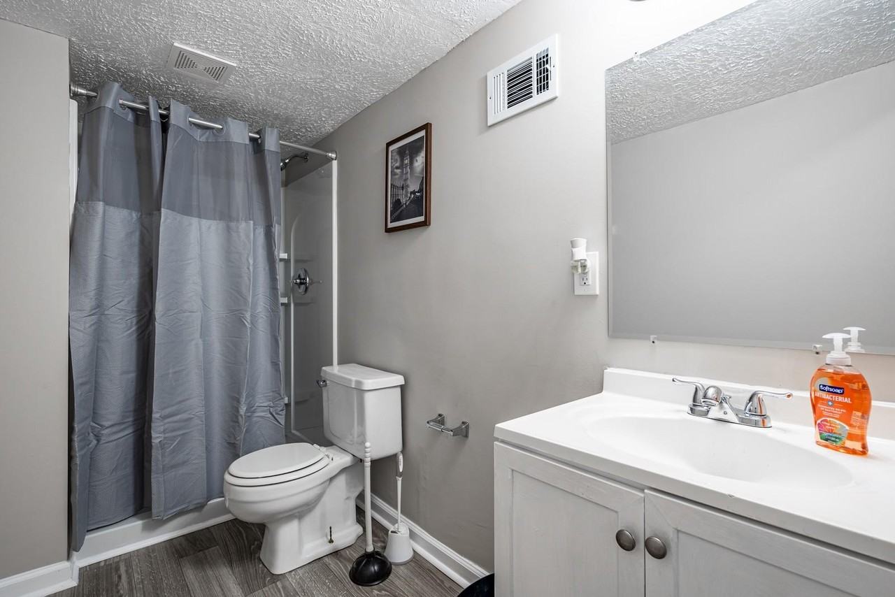 Satellite Boulevard - Photo 6 of 9