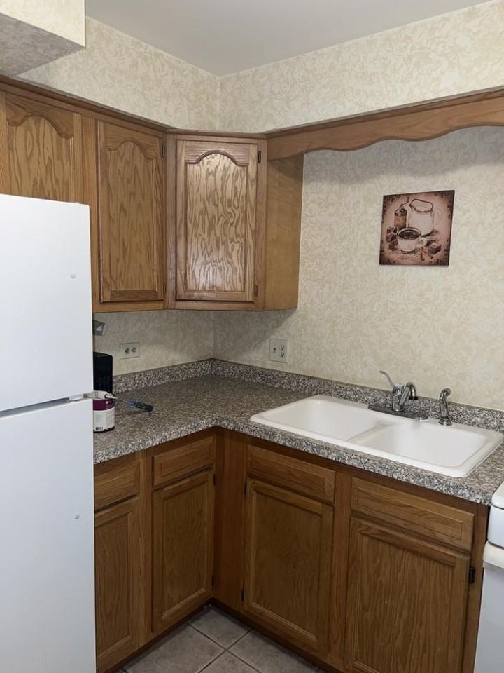 8739 S Roberts Rd - Photo 2 of 12