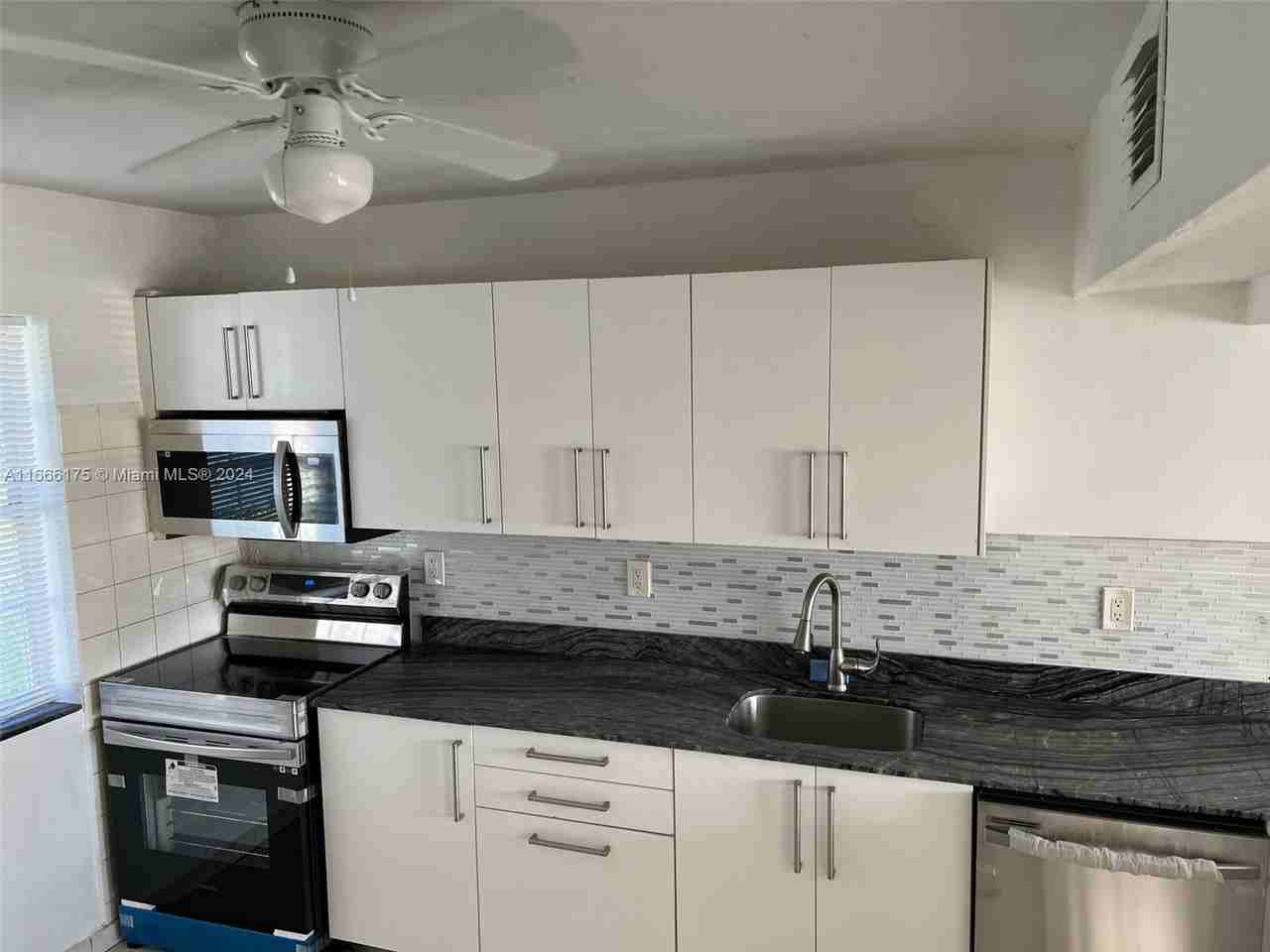 129 Miami Gardens Rd - Photo 2 of 8