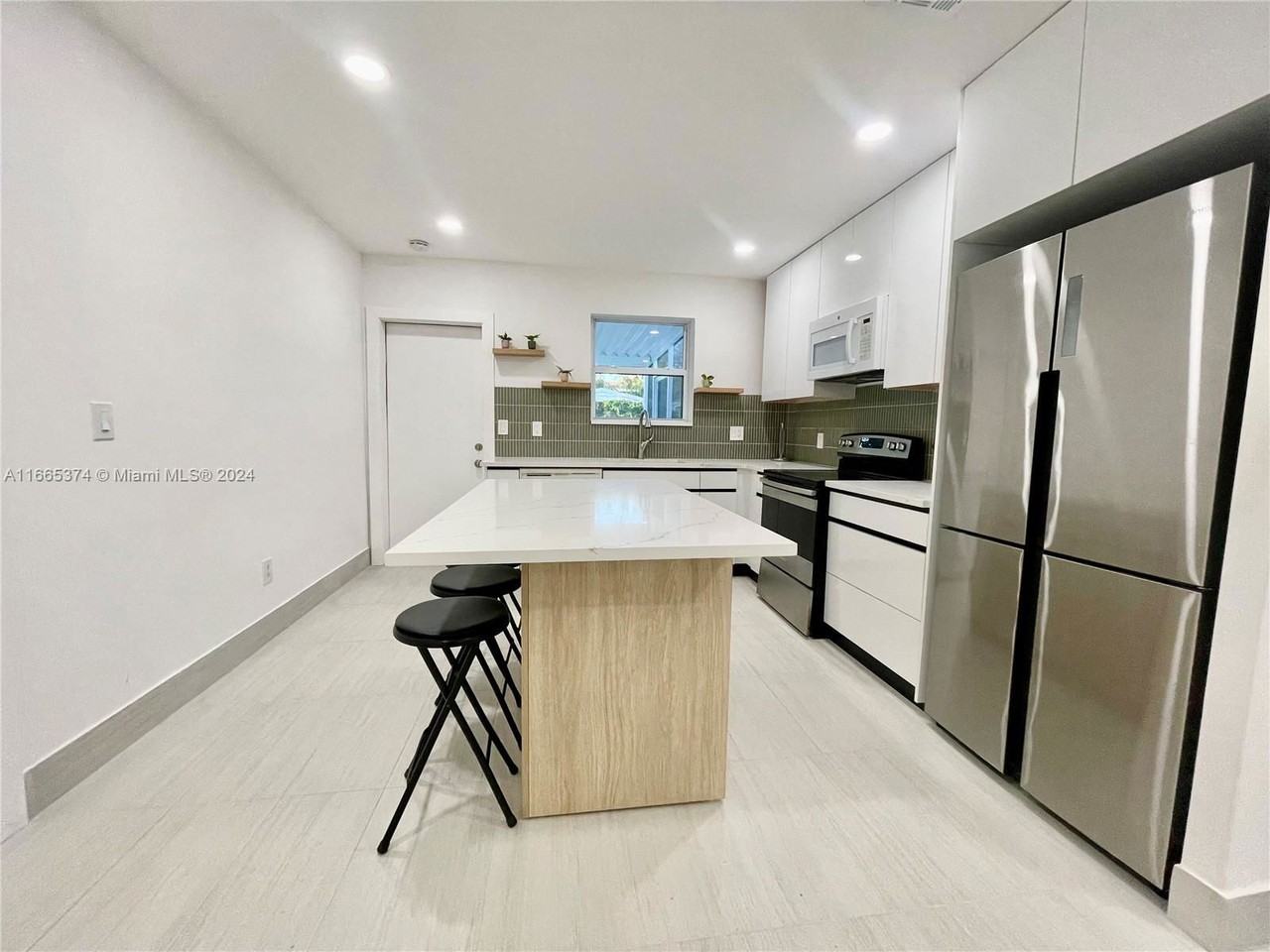 712 Sw 5th Ct - Photo 2 of 8