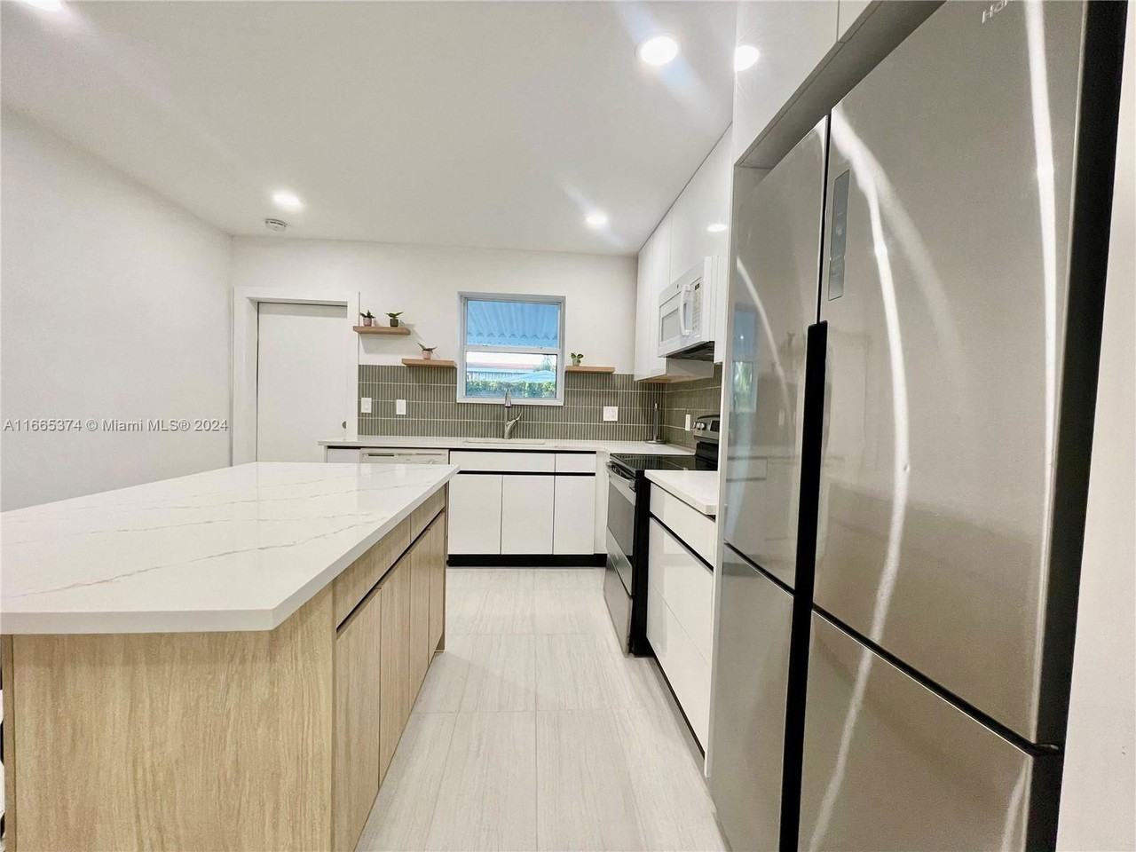 712 Sw 5th Ct - Photo 3 of 8