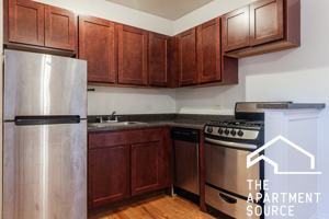 featured image of 821 W Cornelia Ave #211