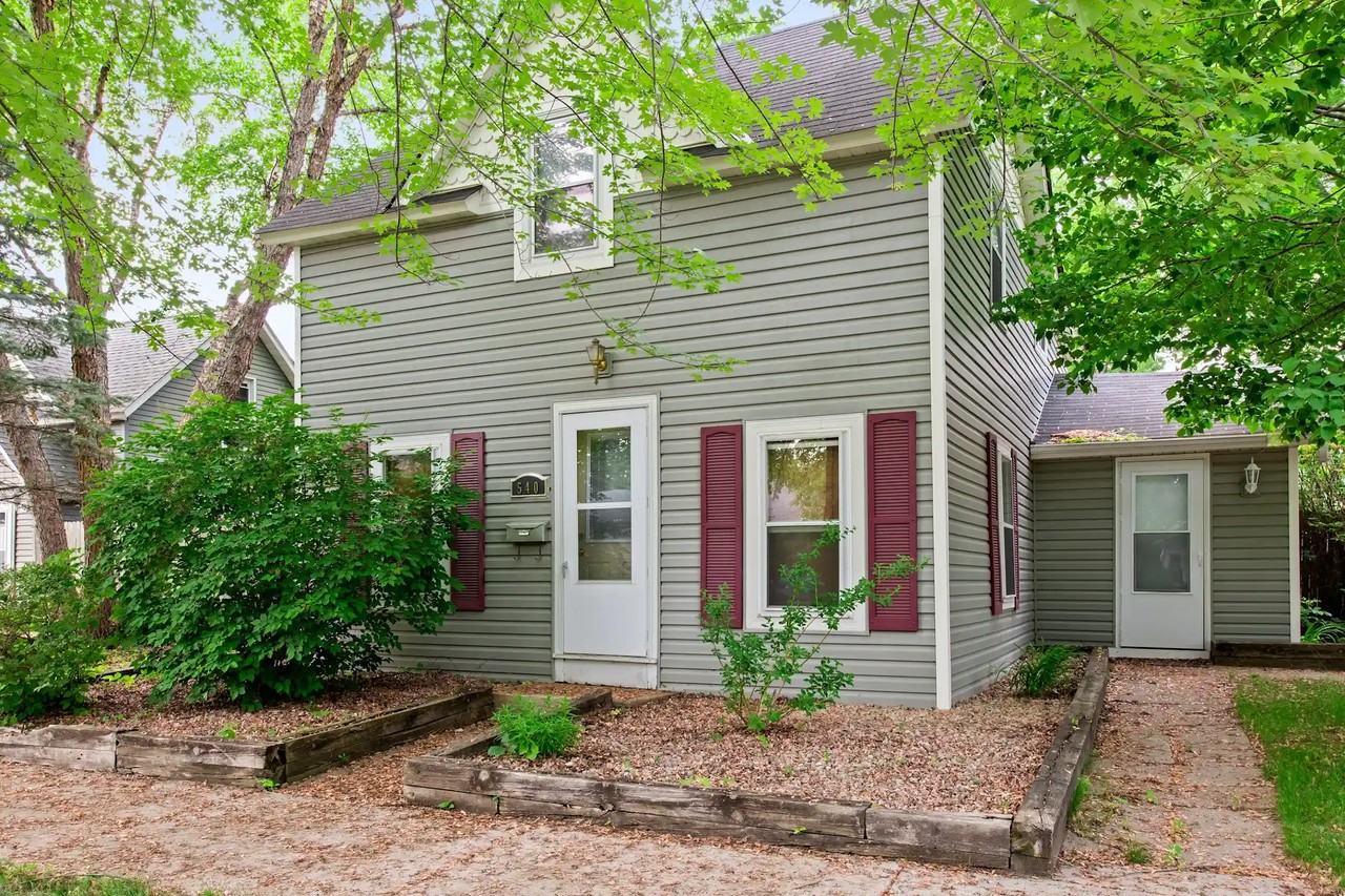 540 6th St W - Photo 2 of 16