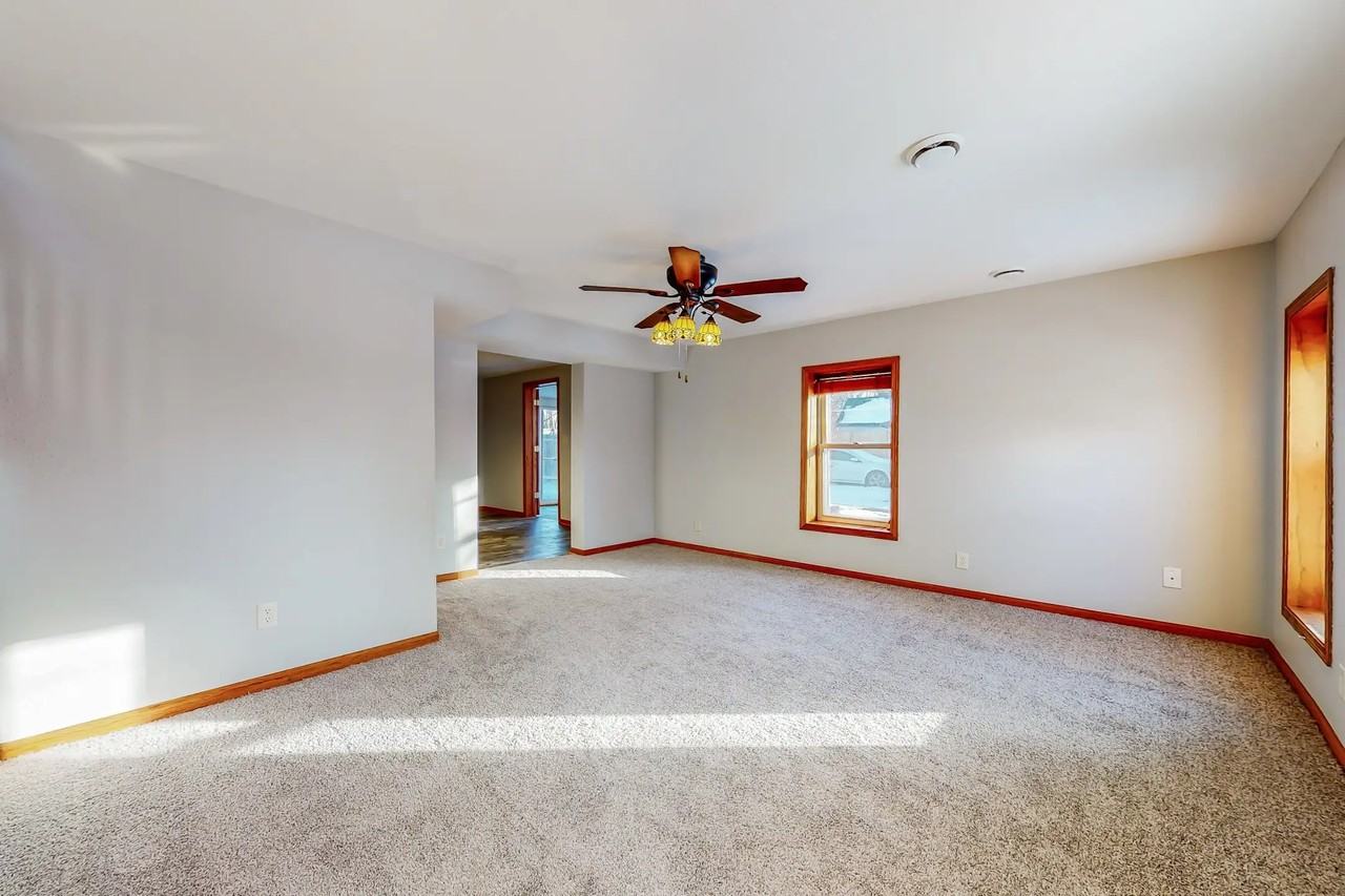 540 6th St W - Photo 3 of 16