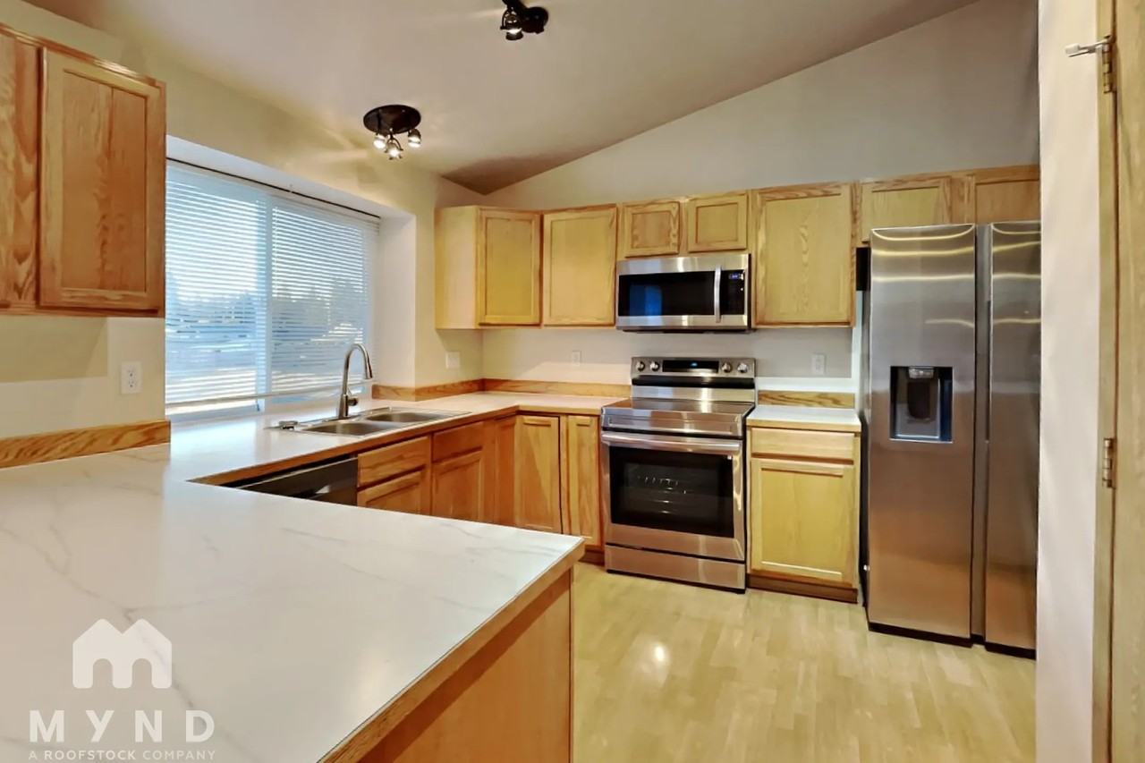 3815 230th St E - Photo 3 of 34