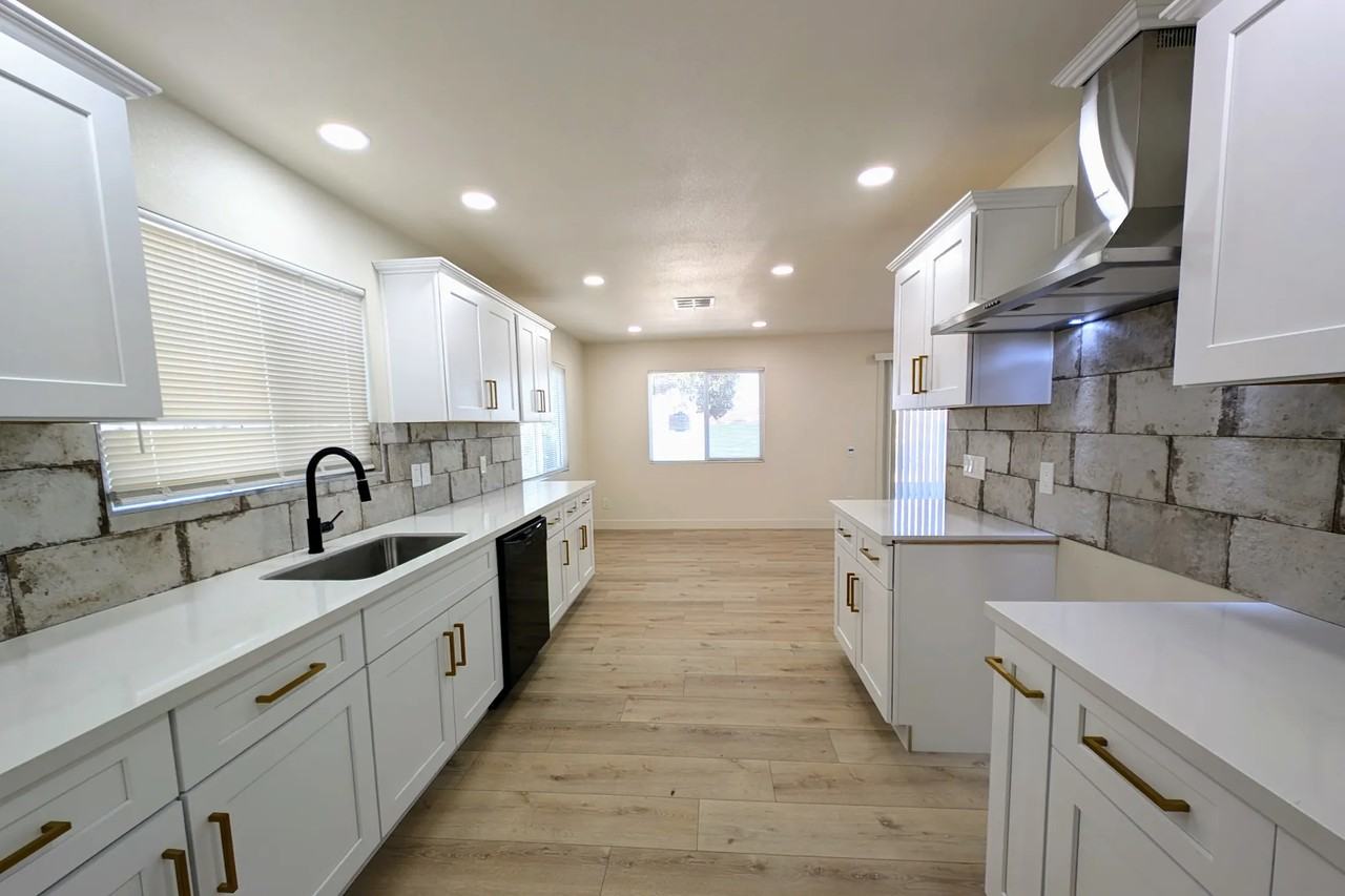 17516 Arch Way - Photo 2 of 13