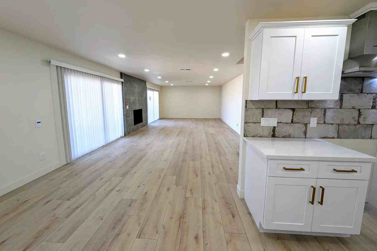 17516 Arch Way - Photo 3 of 13