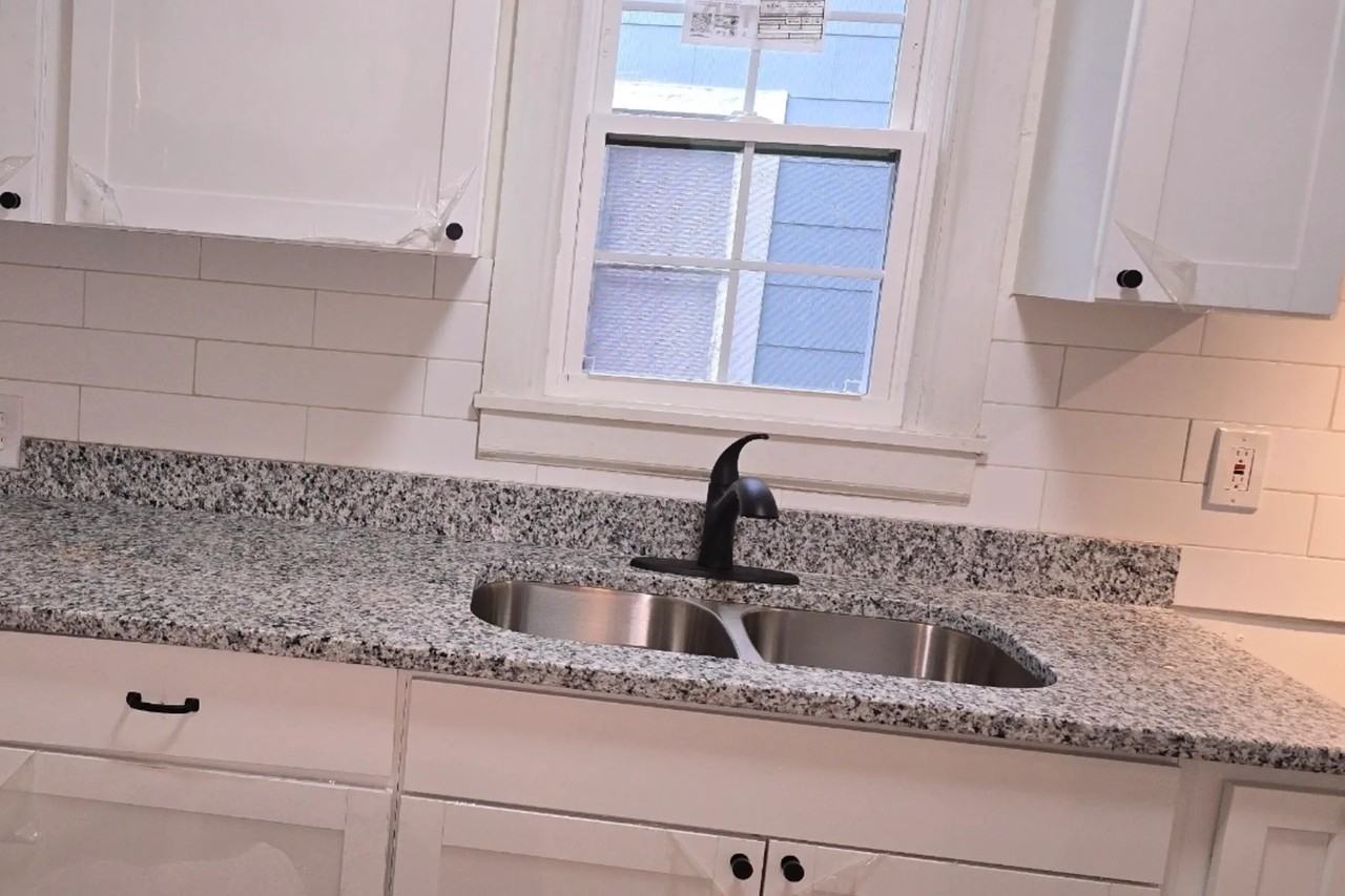 724 W 26th St - Photo 2 of 8