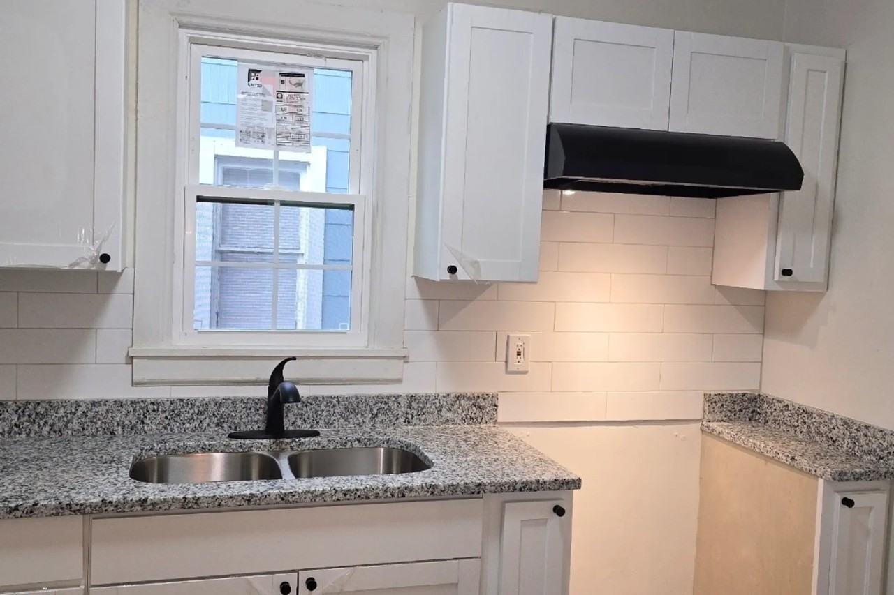 724 W 26th St - Photo 3 of 8