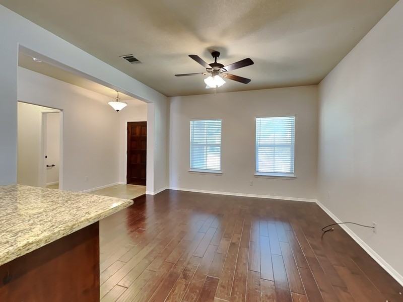 4921 Locke Ave - Photo 2 of 20