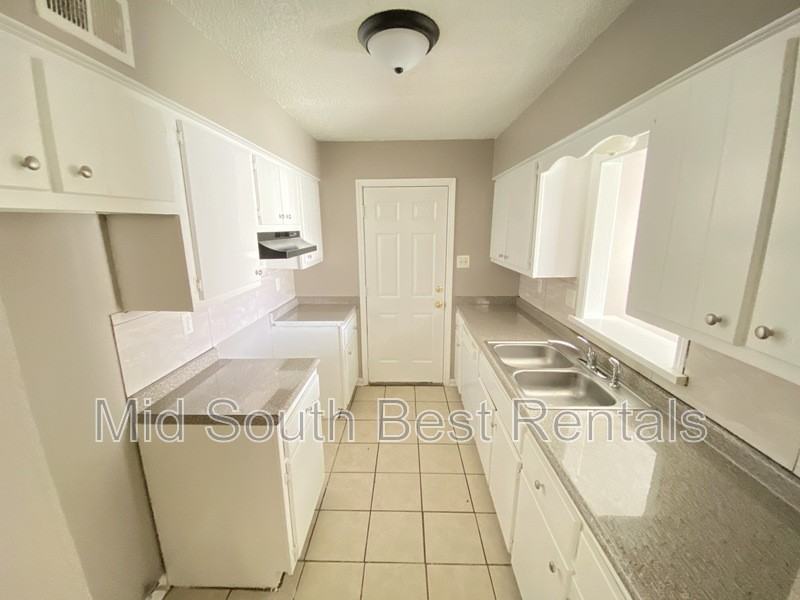 5266 Scottsdale Ave - Photo 3 of 9