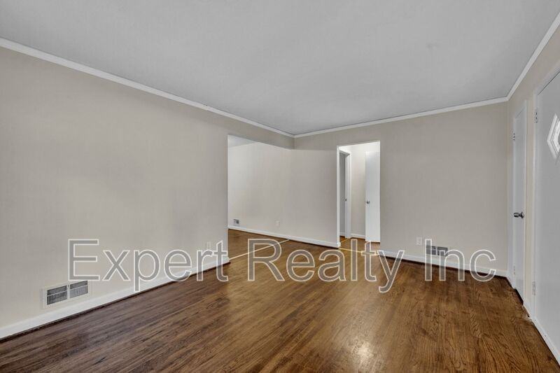7428 Paris Ave - Photo 4 of 22