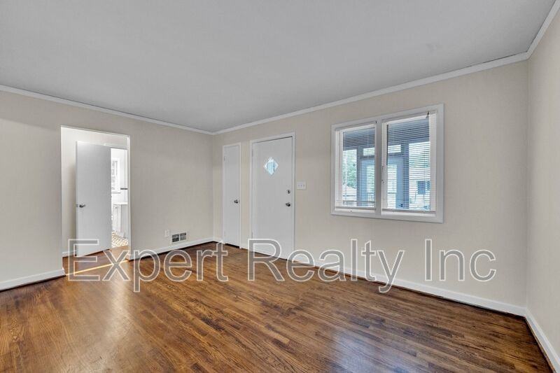 7428 Paris Ave - Photo 5 of 22