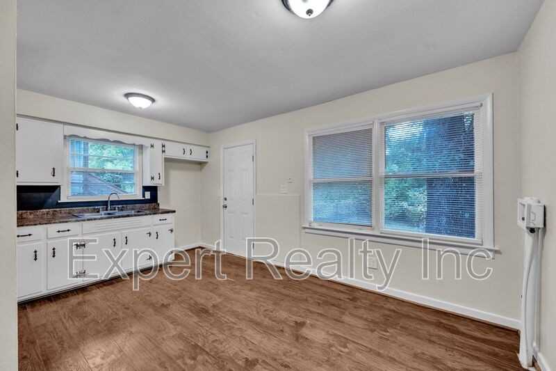 7428 Paris Ave - Photo 6 of 22