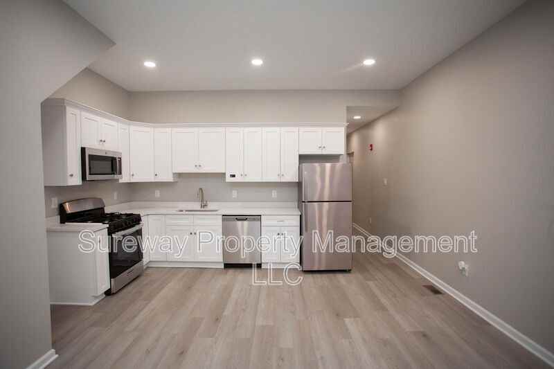 1032A Collings Ave - Photo 3 of 27