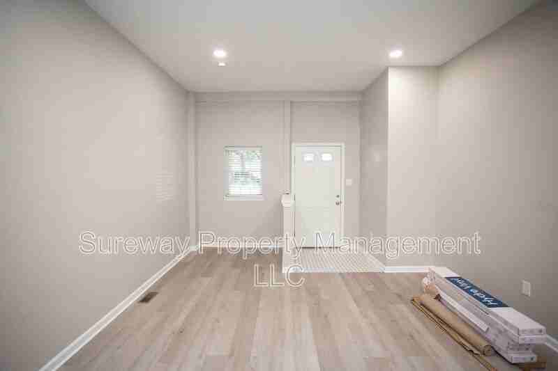 1032A Collings Ave - Photo 5 of 27