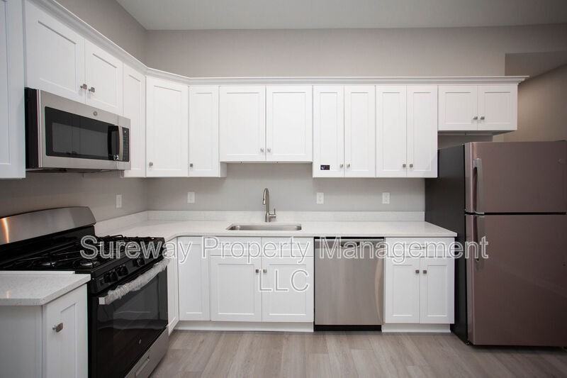 1032A Collings Ave - Photo 7 of 27