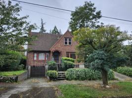 featured image of 1909 Gregory Way
