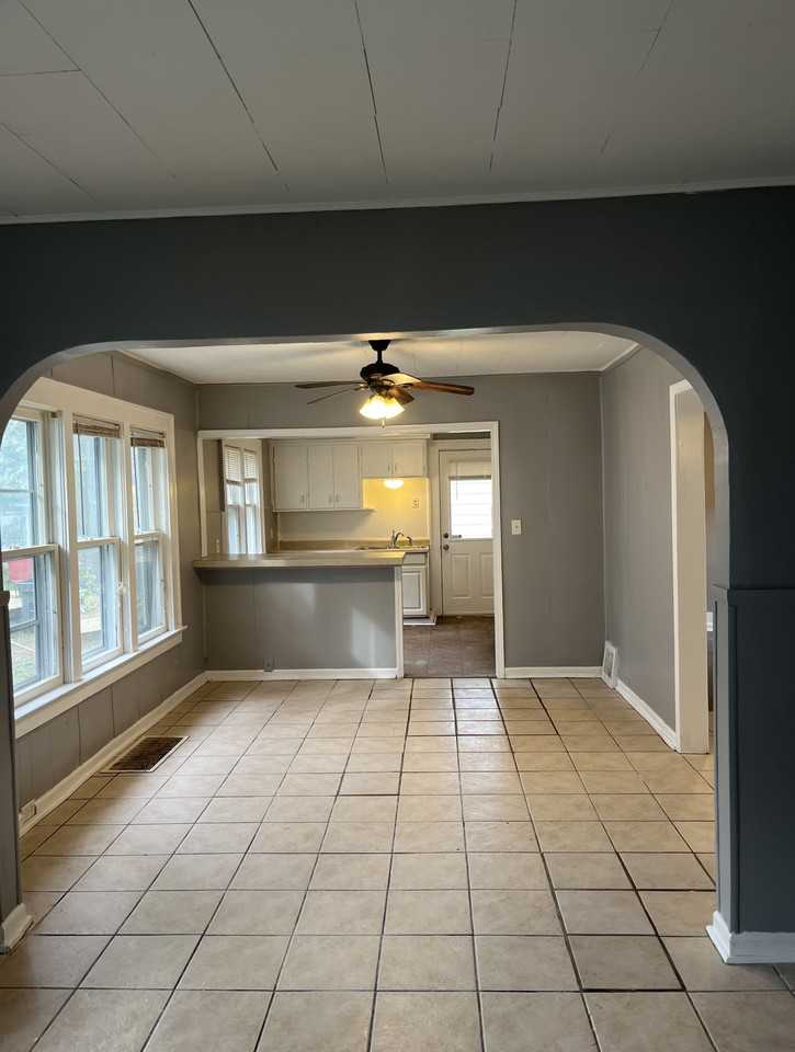 1635 Manz St - Photo 3 of 15