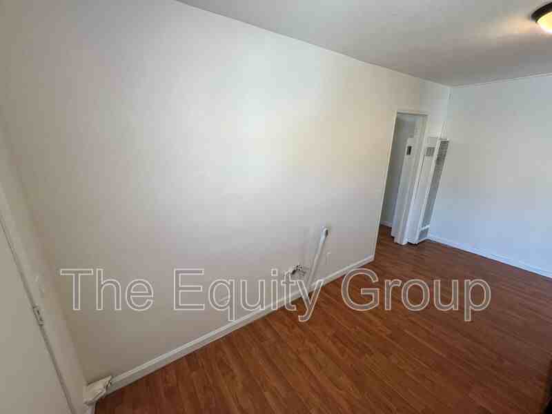 405 W Westfield Ave - Photo 6 of 10