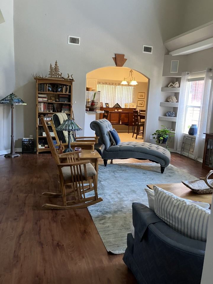 1265 Mazurek Blvd - Photo 4 of 20