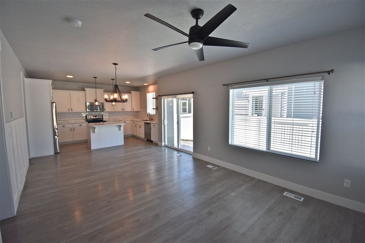 7807 N Bronco Dr - Photo 3 of 37